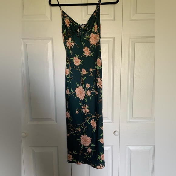Urban Outfitters Dresses & Skirts - Urban outfitters green floral midi dress